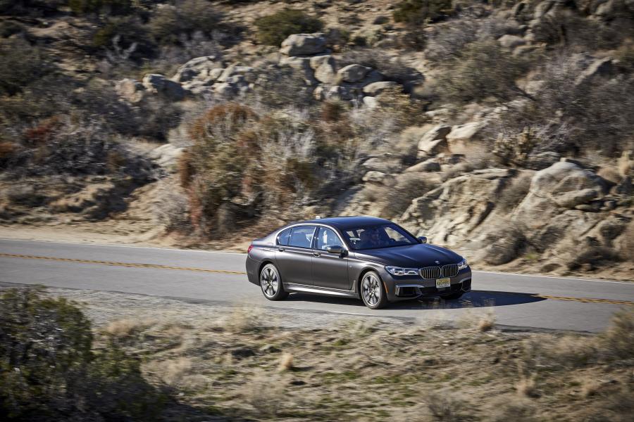  BMW M760i xDrive 2017 года  (NA) (фото 36 из 154)